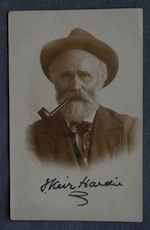 Hardie signature headshot